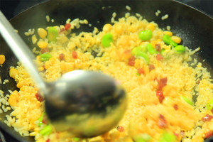 然后加入炒好的食材混合均勻，炒熟即可。出鍋前加少許黑胡椒、鹽和蔥花就可以啦?。。?>
					</div>
					<span>步驟 8/8</span>
					<p>然后加入炒好的食材混合均勻，炒熟即可。出鍋前加少許黑胡椒、鹽和蔥花就可以啦?。?！</p>
				</li>
		</ul>
	</div>
	</div>



<div   id=