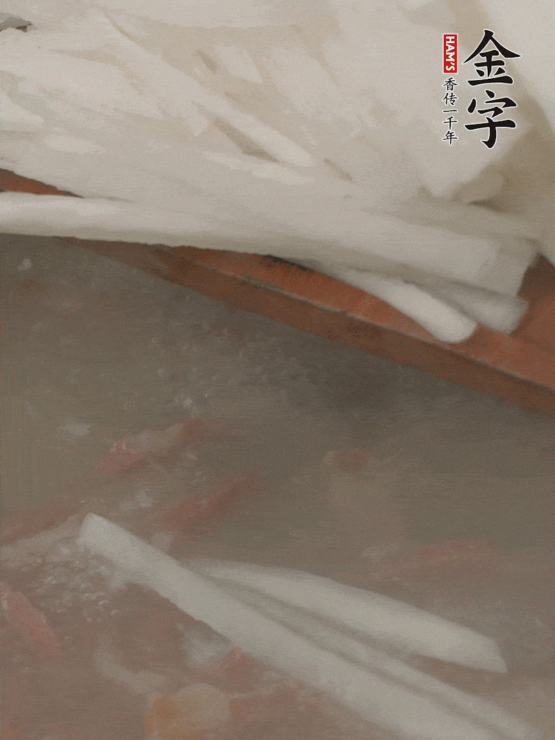 放蘿卜絲，燉5分鐘。