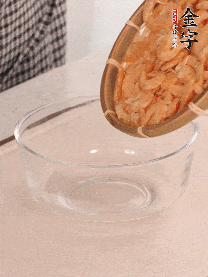 海米提前用溫水浸泡一會。