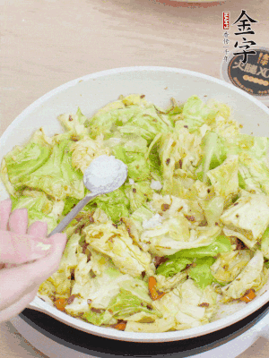 一點(diǎn)鹽、糖調(diào)味。