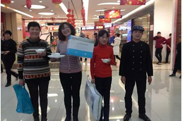 元宵節(jié)最熱鬧的地方在哪里，就在洛茲廣場(chǎng)三樓美食城